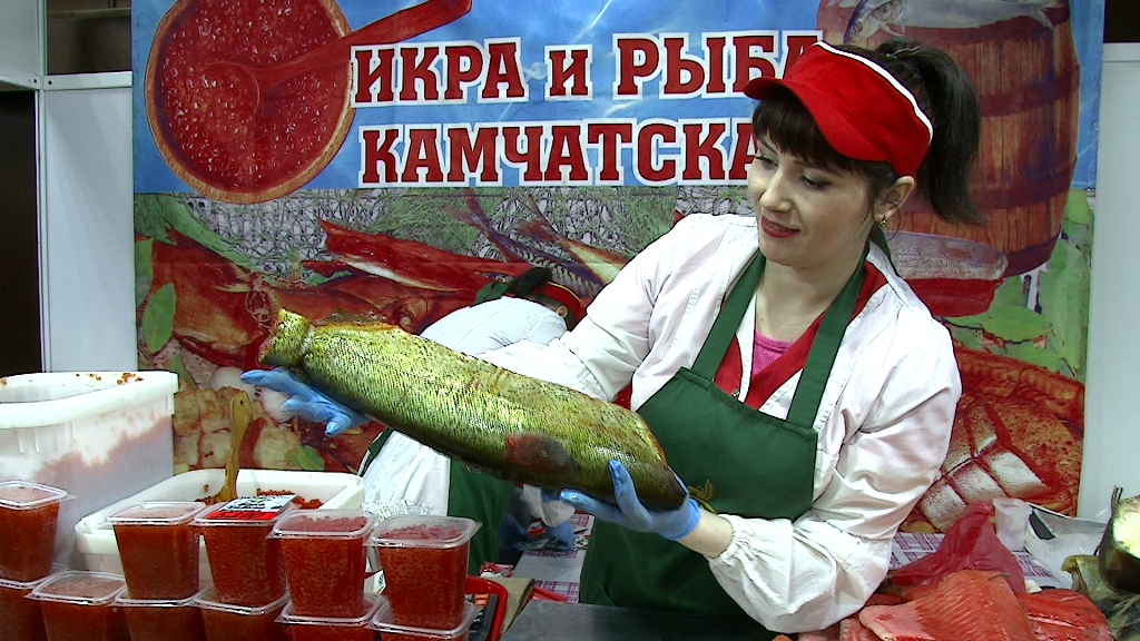 Икра и рыба Камчатская. Камчатская рыба. Ярмарка красной икры. Икра красная Камчатская рыба.